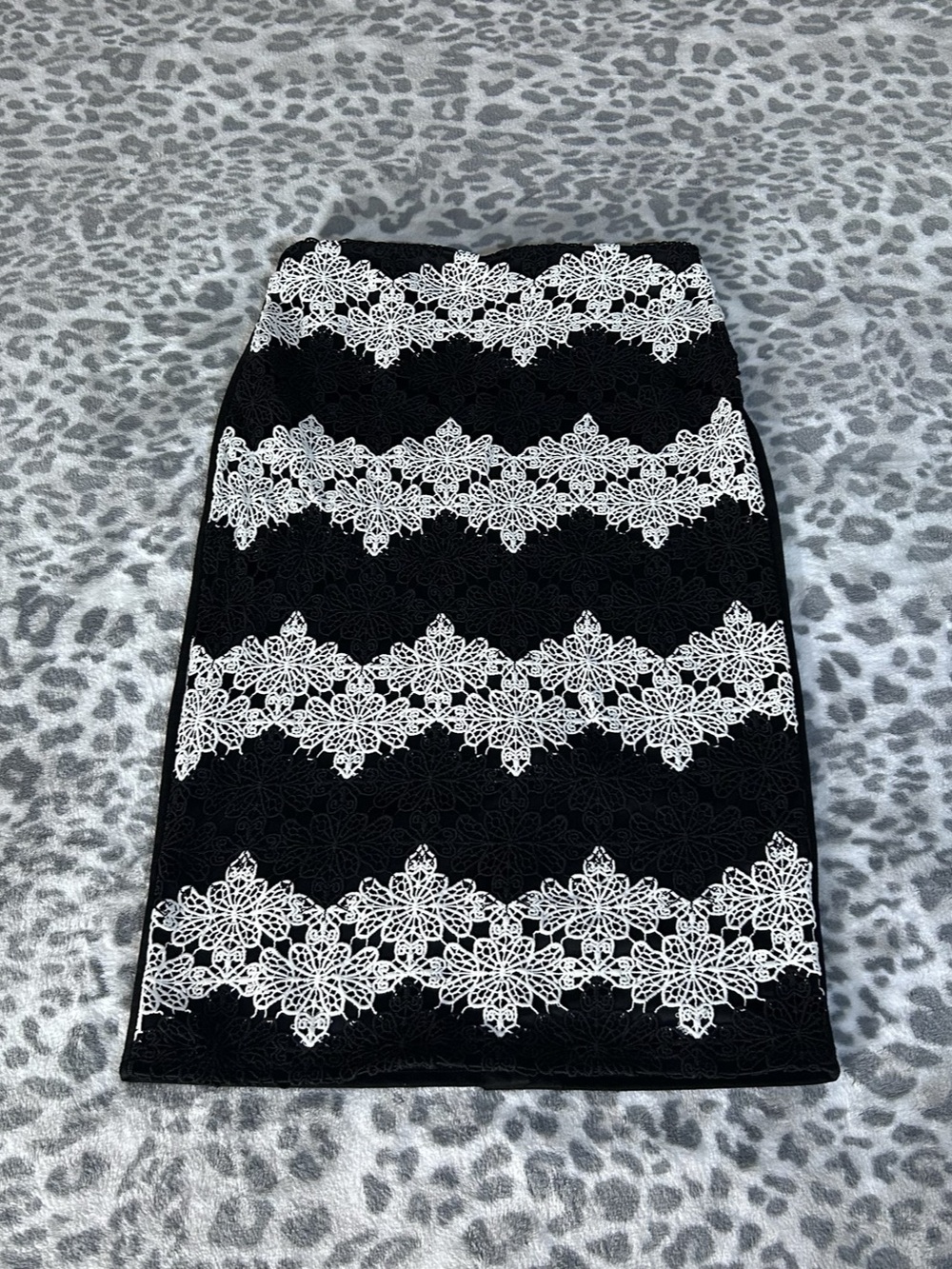 7th Avenue Design Studio Floral Pencil Skirt in Black & White Size Small
